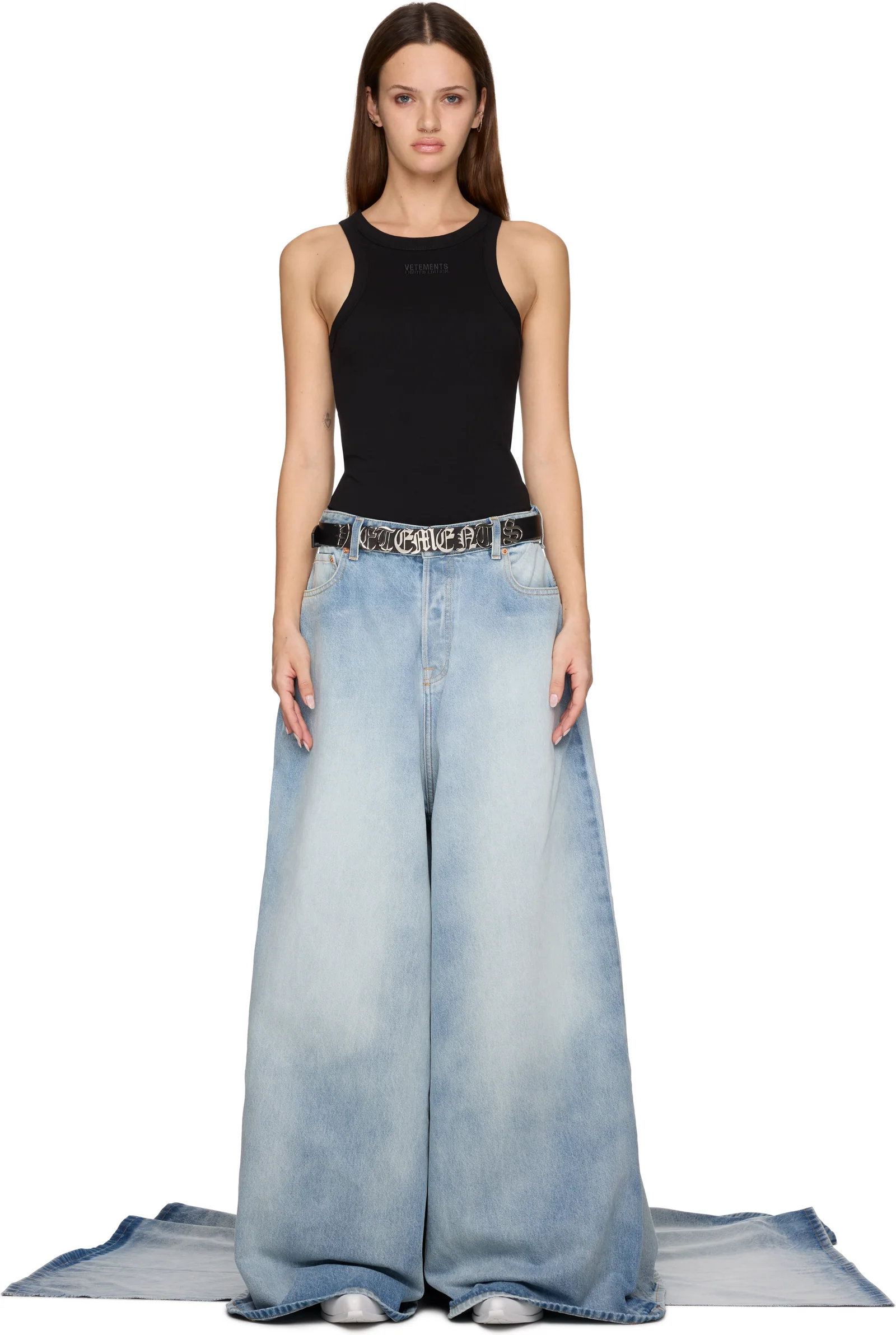 VETEMENTS Red Carpet Train Jeans